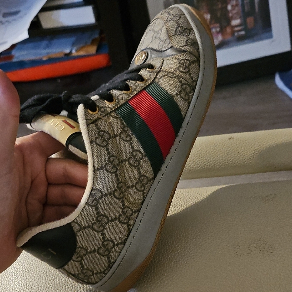 Gucci Men's Beige and Red Stripe Sneakers
